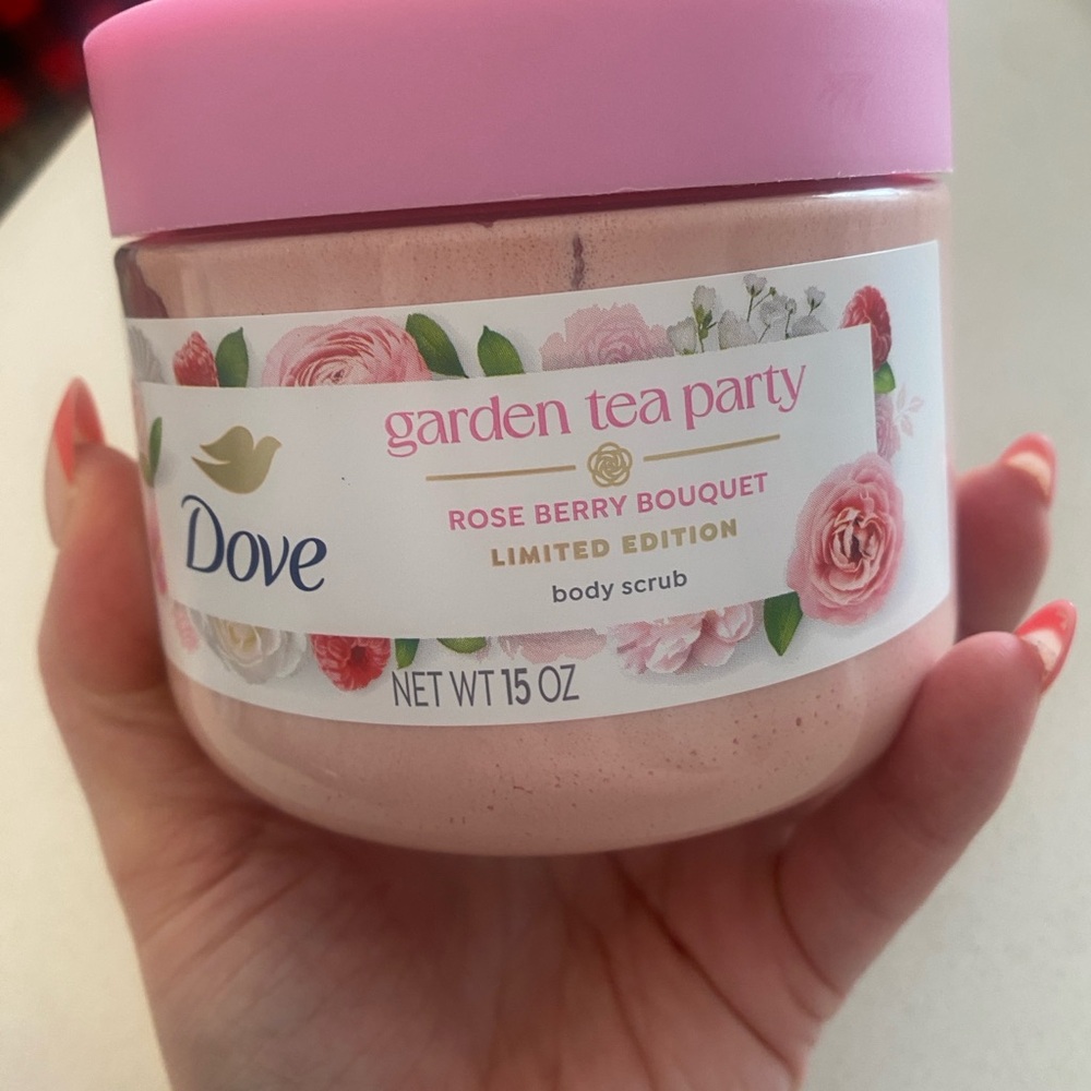 Dove Limited Edition Garden Tea Party Body Scrub - Rose Berry Bouquet